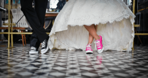 esküvők furcsa cipővel