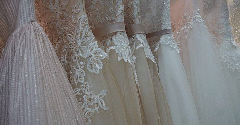 Menyasszonyiruha-választás: így találd meg álmaid ruháját
