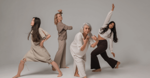 nők tánclépésben